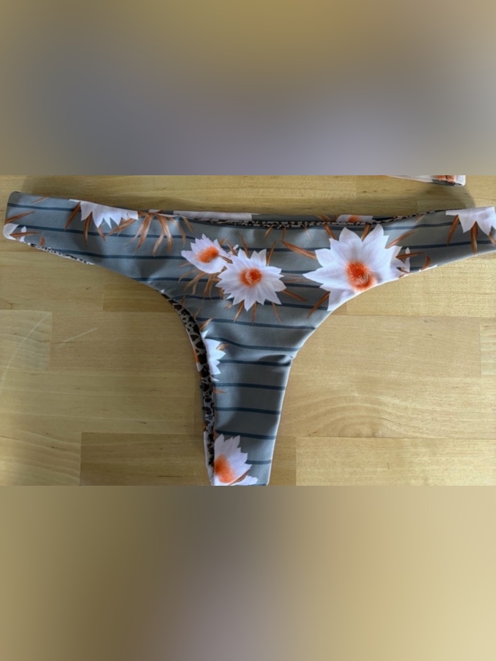 Acacia dragon stripe BOTTOMS
Hookipa bottoms size L